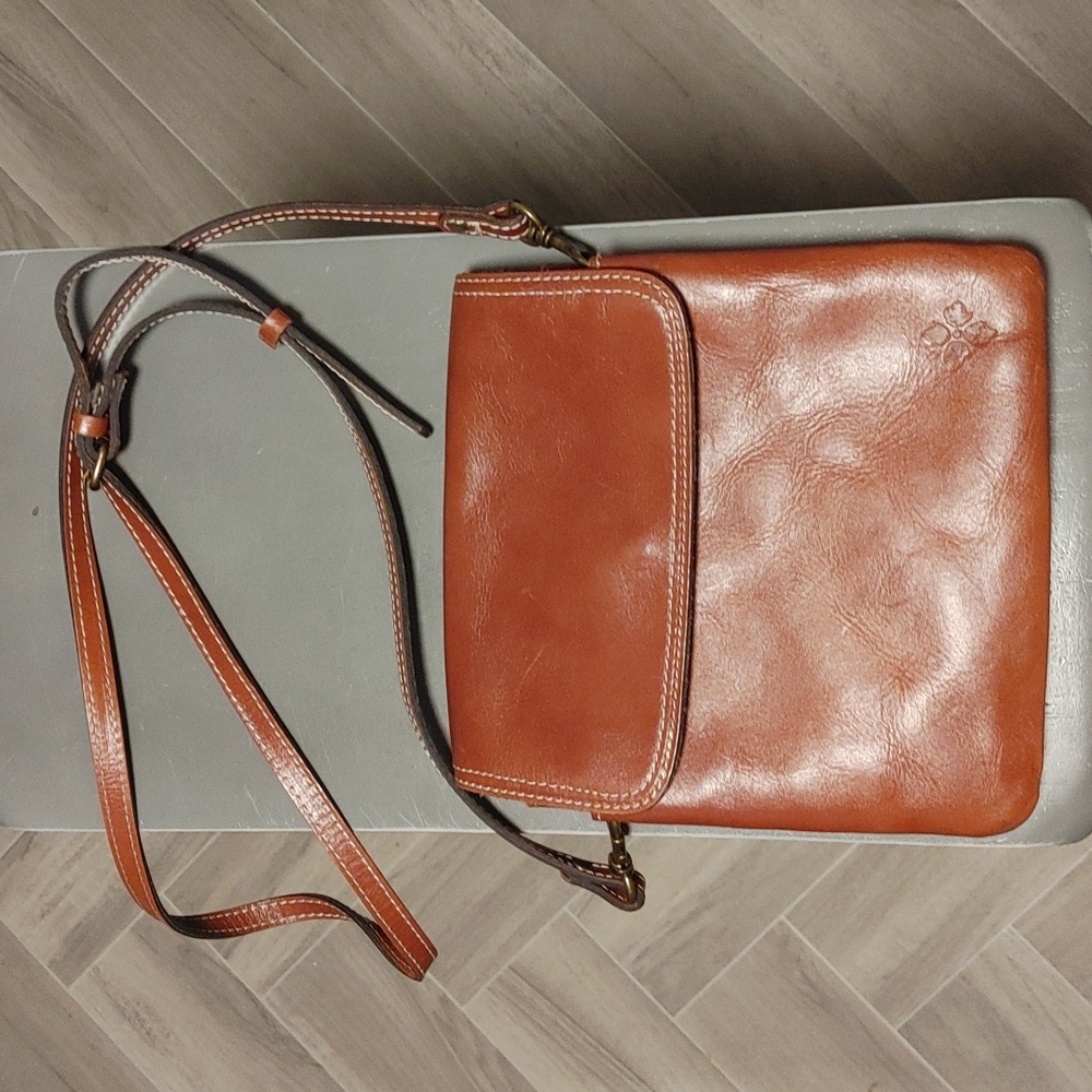 Patricia Nash Crossbody 8×9 used great condition